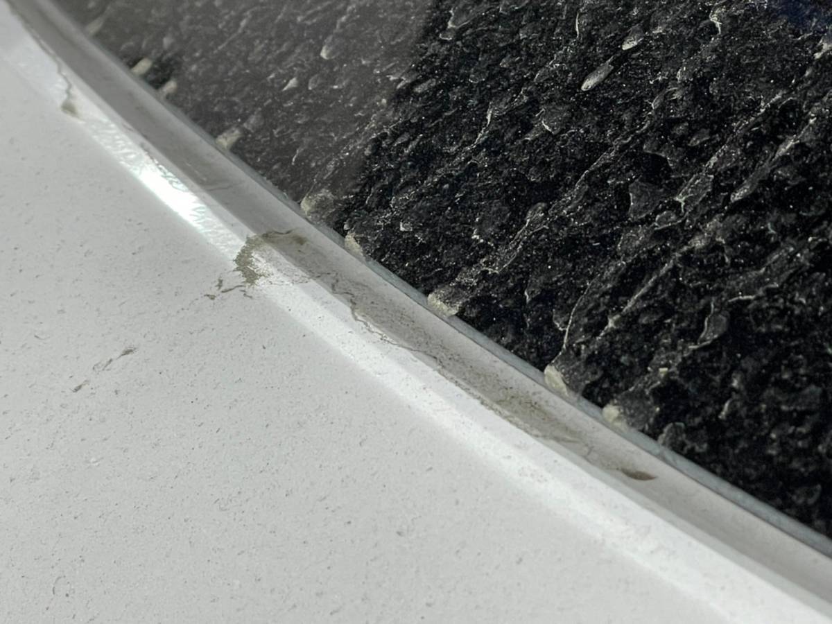 リアウインドーの隙間のクリーニング