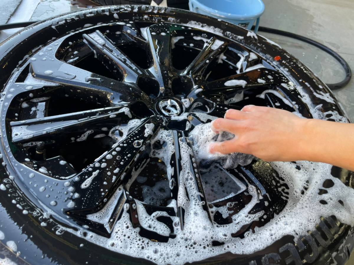 車体から外してホイールコーティングをする店