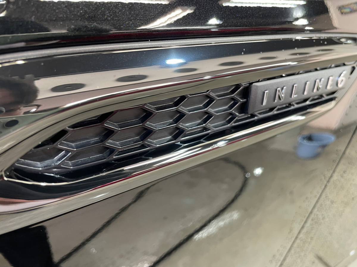 フェンダートリムに付着したシリカスケール