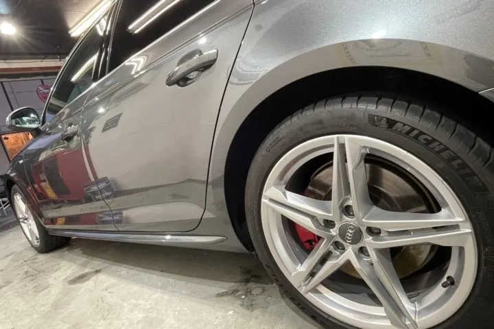 アルミホイールのガラスコーティングができる東京のコーティング専門店