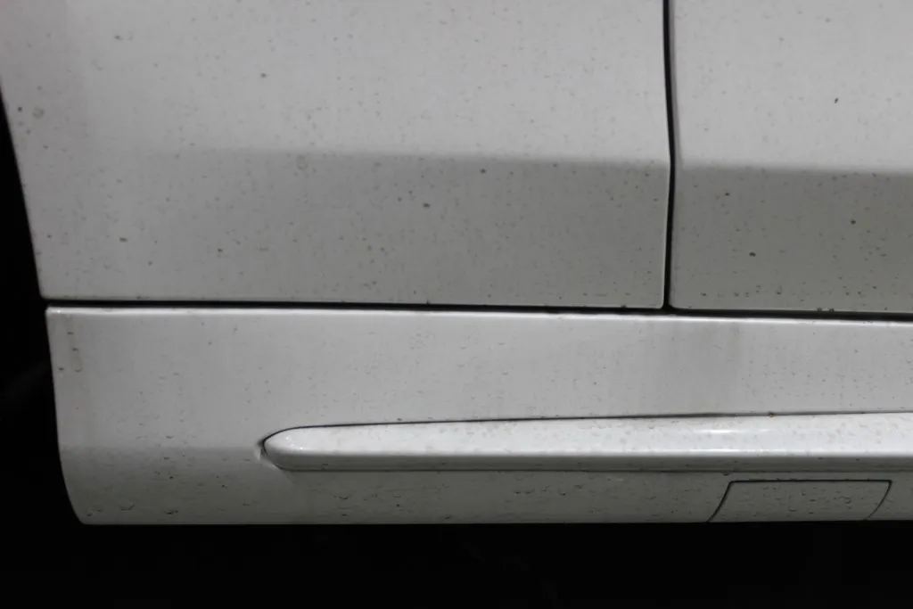 洗浄前のロッカーパネル