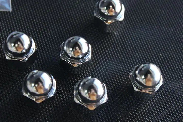 ホイールナットの油汚れ除去方法