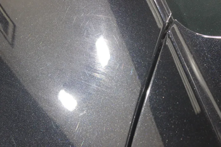 ポルシェのジェットブラックメタリックの光沢復元