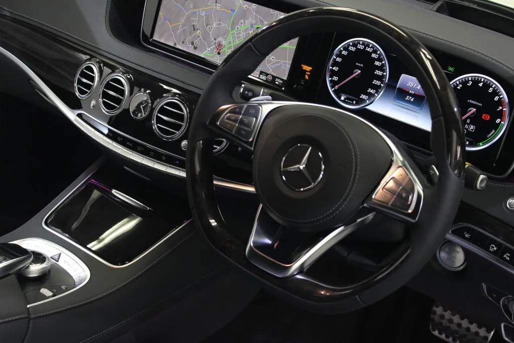 最高峰の技術を詰めた車内