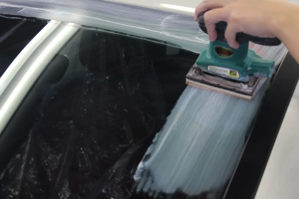 ダブルアクションポリッシャーでの窓ガラス研磨