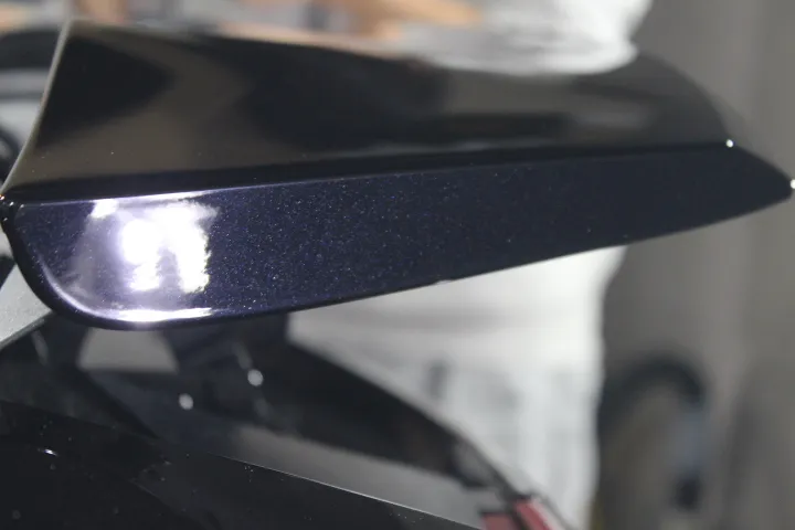 ポルシェの格納式リアスポイラーの磨き方