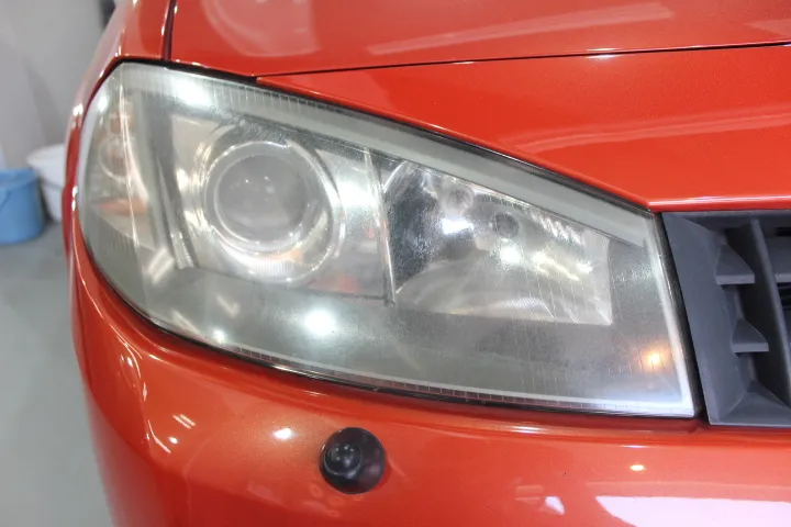 黄ばんだヘッドライト