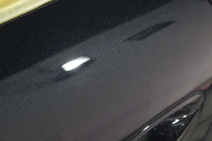 ポルシェの左ドアハンドル上部