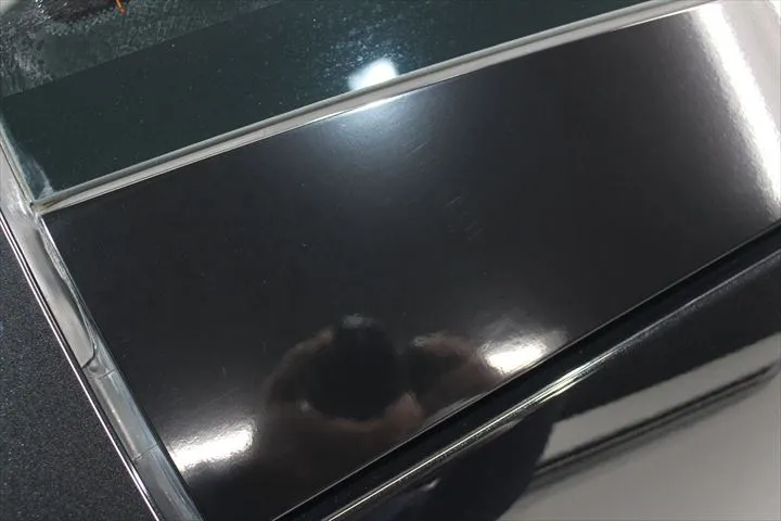 ベンツSLのリアピラーのラッピング施工