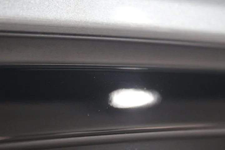 ウインドーモールのコンパウンド研磨