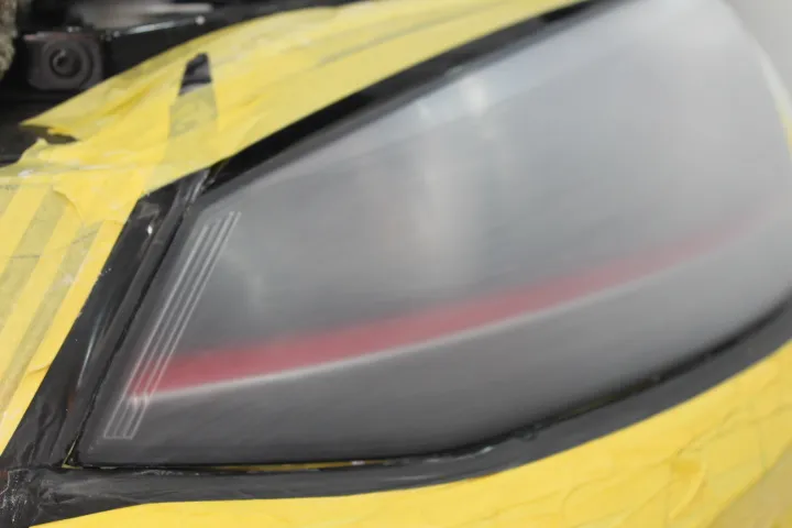 ヘッドライトの研磨処理