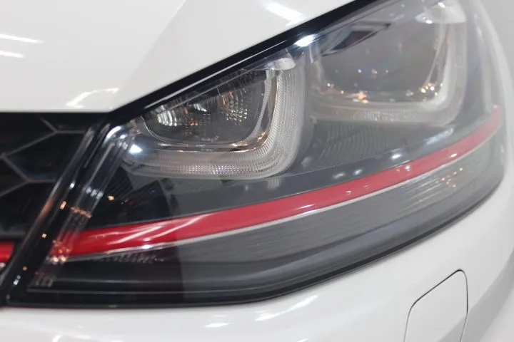 リペアされて透明性の高くなったヘッドライト