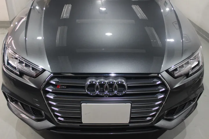 アウディS1のボンネットフードのプロテクションフィルム