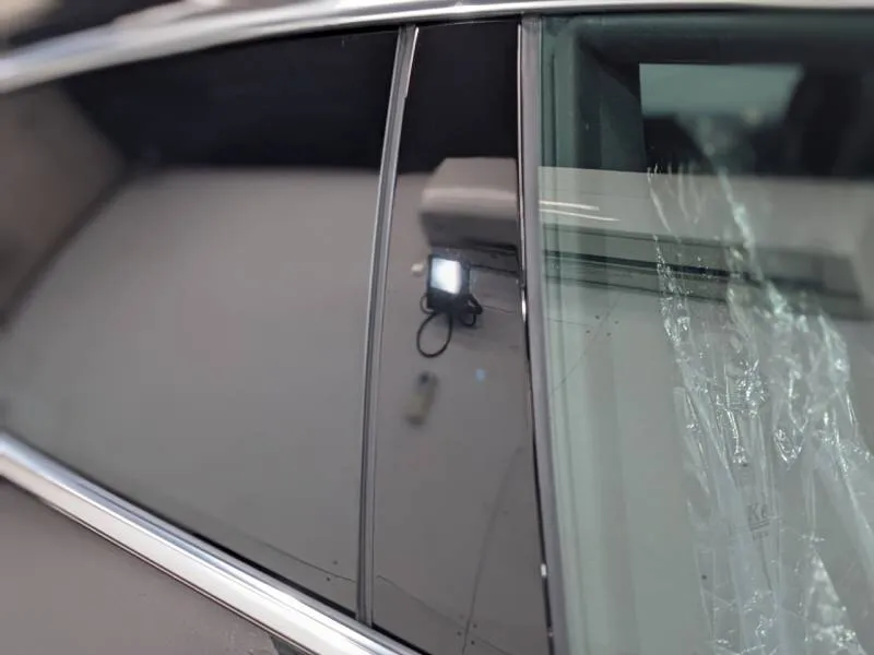 アウディS5のBピラー