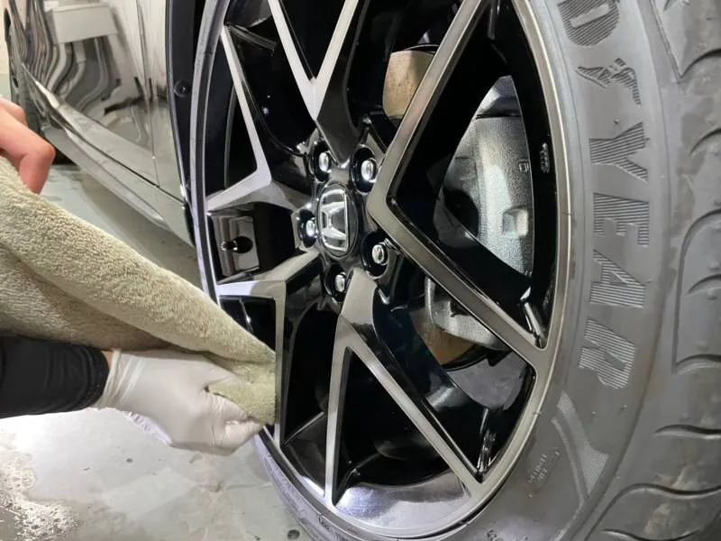 ホンダ車のホイールコーティングは表側