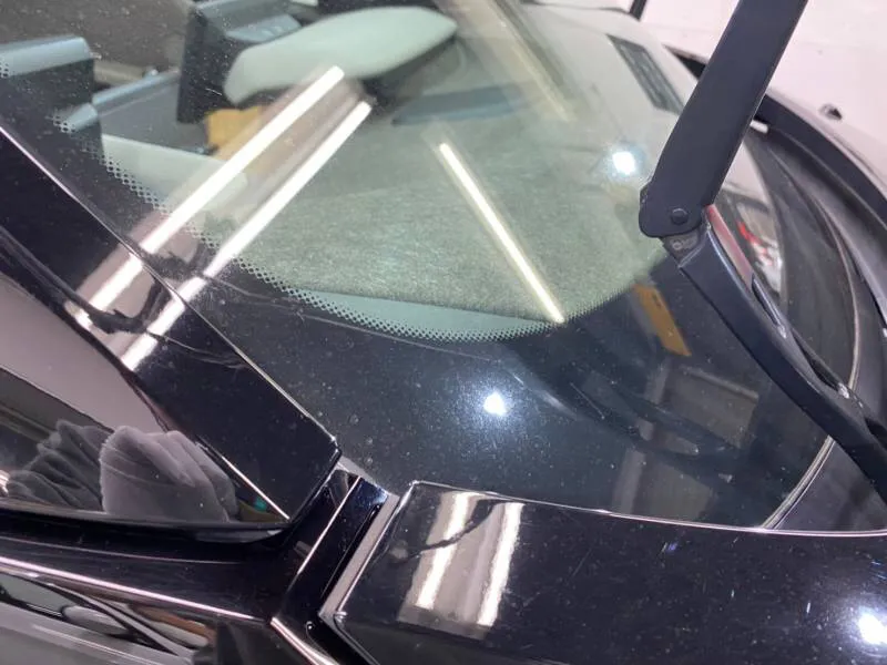 BMWi3の窓ガラスワイパーのメンテナンスポジション