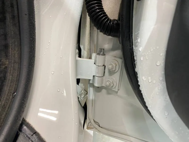 ドアヒンジ汚れを強力に落とすクリーナー