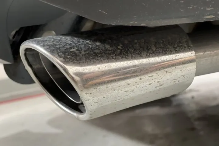 マフラーカッターの汚れの除去方法