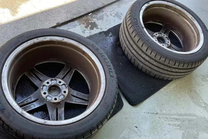 東京でホイールをリフトアップしてコーティング