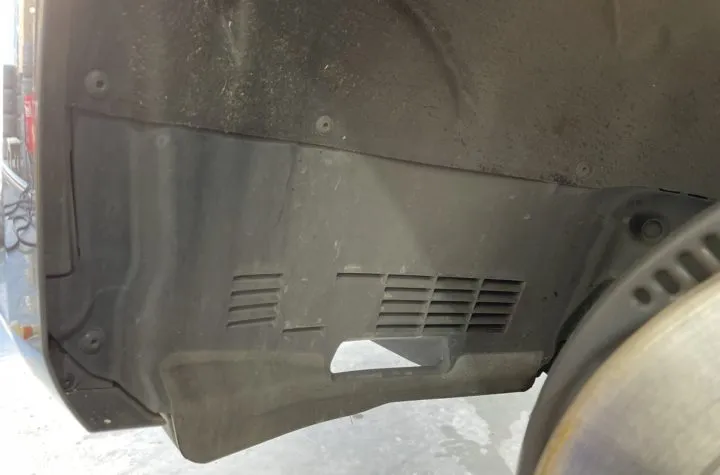 タイヤハウスのコーティング前