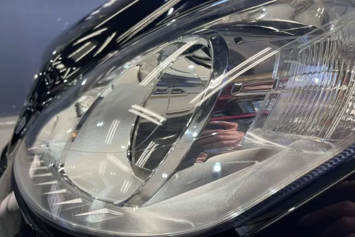 最高透明度のヘッドライトスチーマー施工店