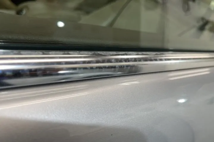 メッキモールの白いシミの正体