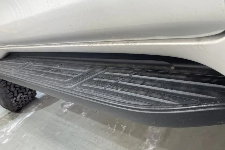 プラドのステップの泥汚れ