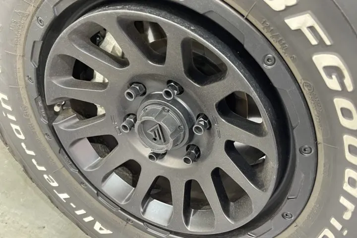 プラドの黒いごついホイールの汚れ