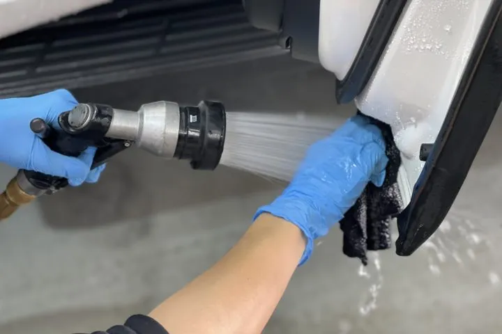 コーティングメンテナンス時の細部洗浄