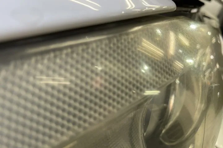 ヘッドライトのハードコートの割れを直す方法