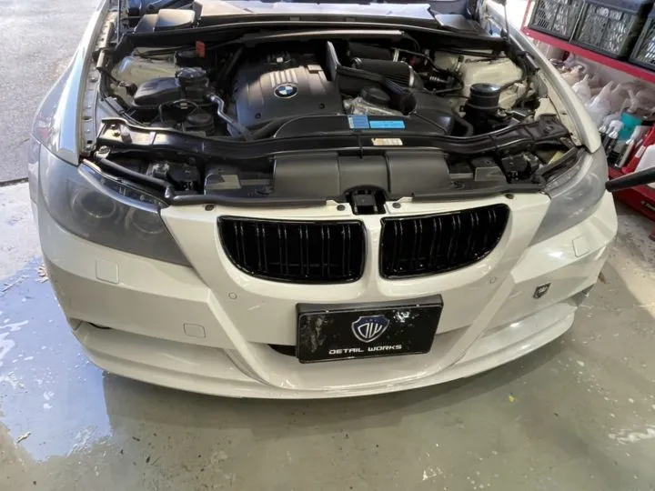 ヘッドライトを磨く下地処理の時間