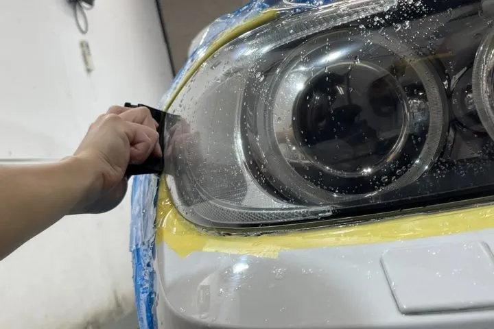 東京のヘッドライトスチーマーとプロテクションフィルム同時施工のお店