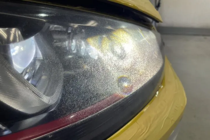 ヘッドライトの光量が不足した場合は東京の当店へ