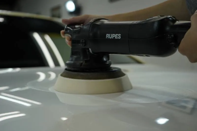 新車を磨く時のポリッシャーの組み合わせ