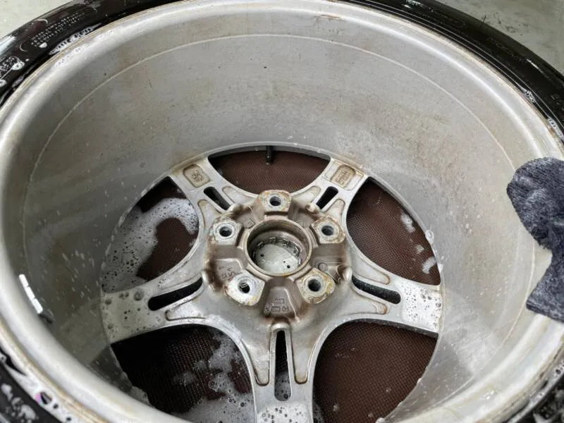 ホイールコーティング裏側ビフォアー