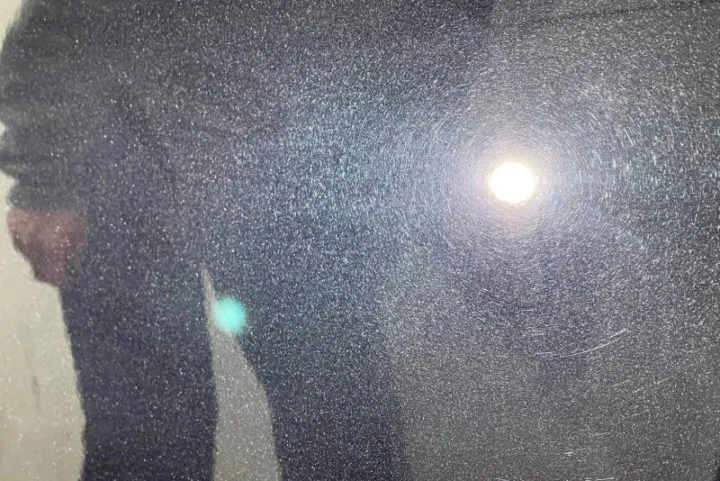 再塗装された車の塗装のバフ目