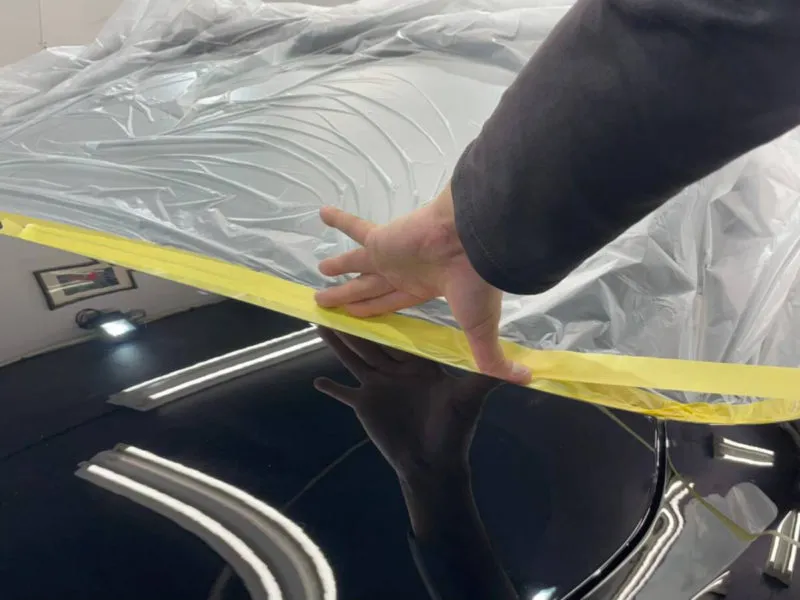 ポルシェの磨かないパーツは全てマスキング