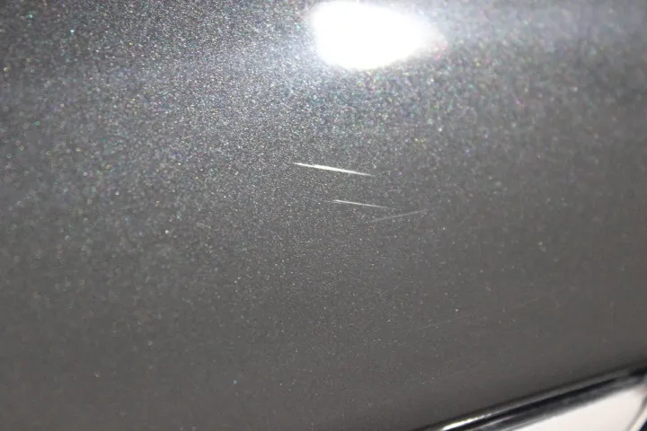 フェンダーの線傷除去前
