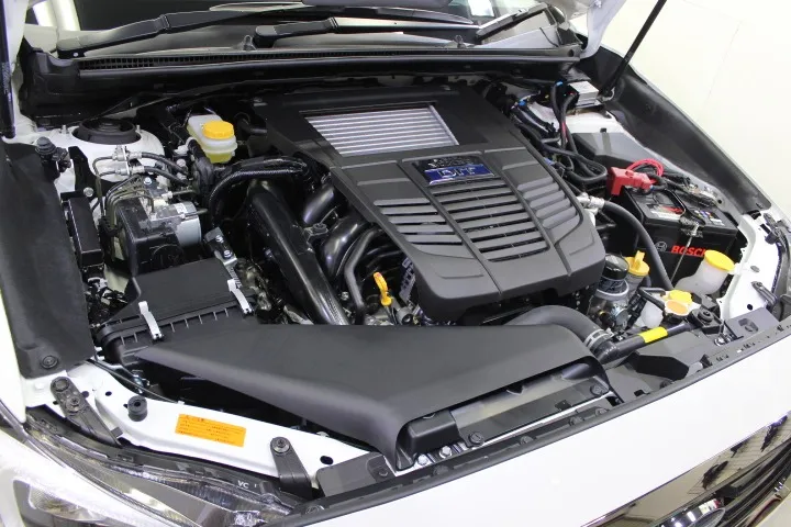 レヴォーグのエンジンルーム