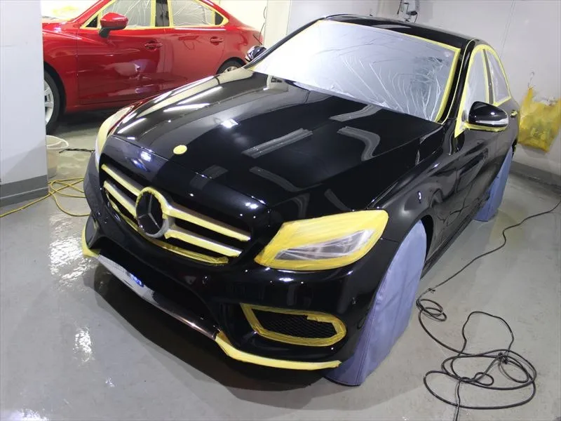 専用照明によるボディー状態のチェック