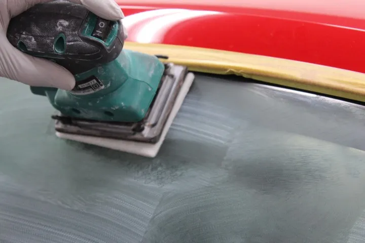 窓ガラスのシリカスケール除去