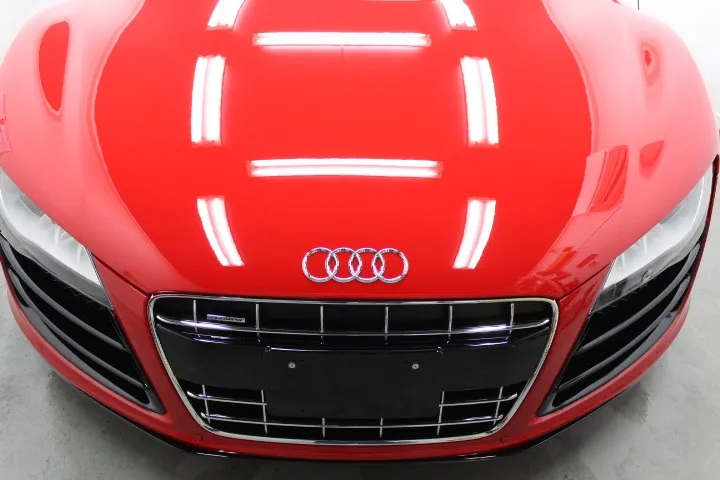 アウディのボンネットのオーナメント交換