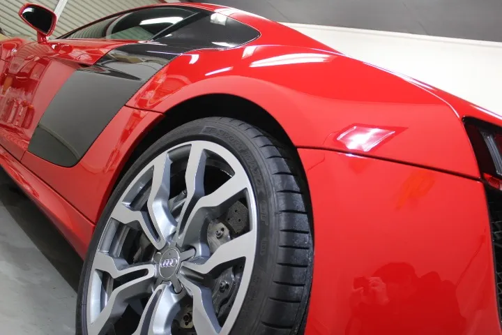 骨格にアルミ押し出し材、それを結合するダイキャストアルミ