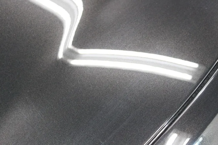 ソリッドとメタリックの違い