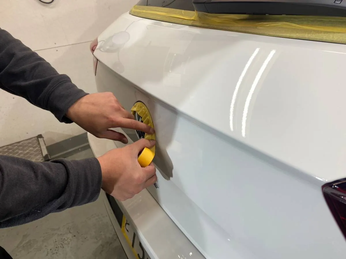 磨きの前に、各部をマスキング