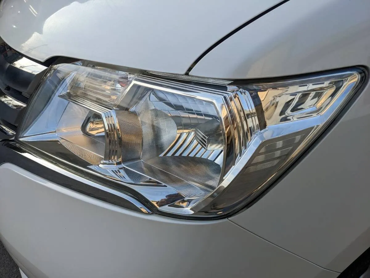 プロテクションフィルム施工後、完全に水分が抜けるまでは10日前後掛かりますので、高圧洗浄機や洗車機などのご利用は控えてください