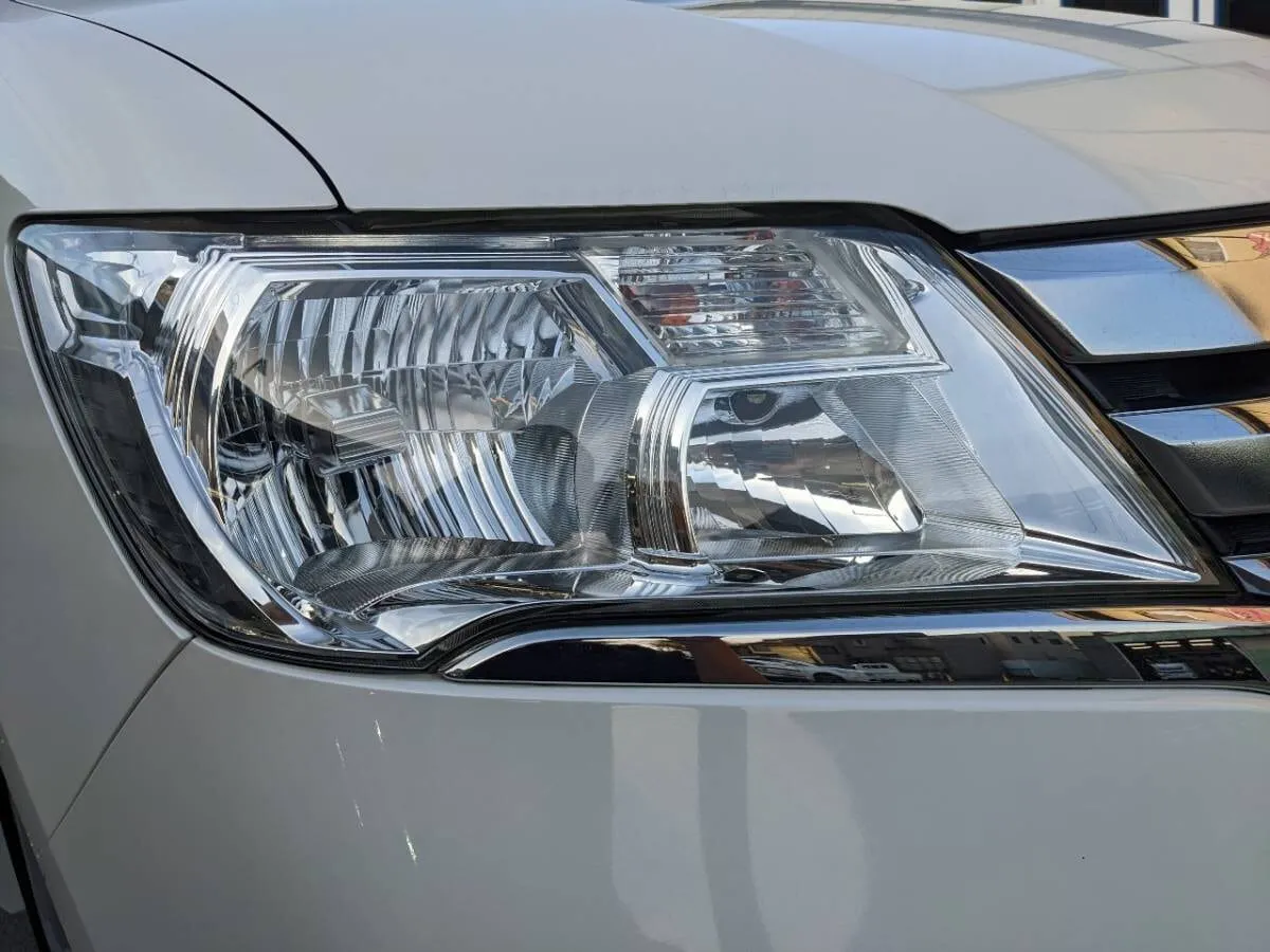 目元がキリっとすると車全体の印象がガラッと変わります