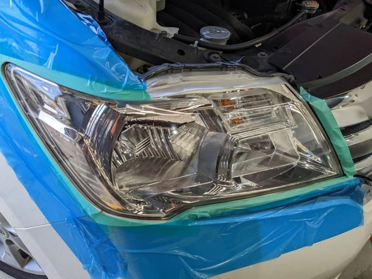 右側のヘッドライトも「ダブル施工」が完了