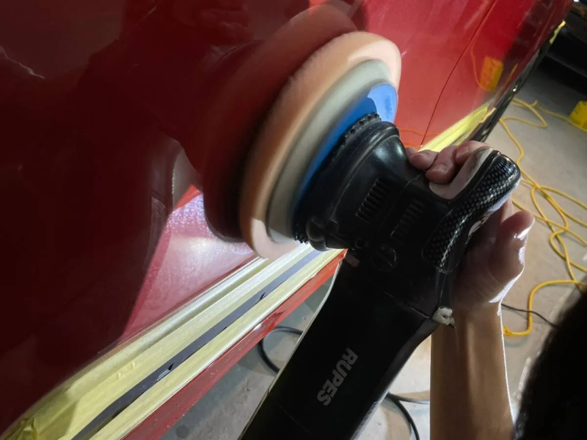 超微粒子のコンパウンドで、塗装をコーティングの定着しやすいコンディションへと最適化