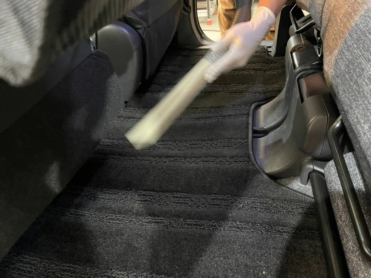 車内もしっかり清掃